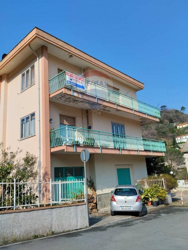 appartamento in vendita a Vado Ligure in zona Sant'Ermete