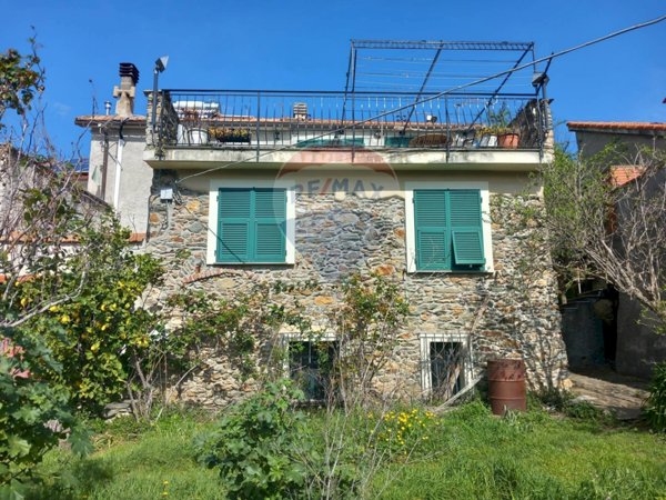 casa indipendente in vendita a Vado Ligure