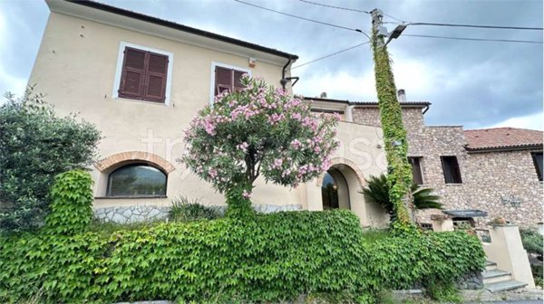 casa indipendente in vendita a Vado Ligure in zona Segno