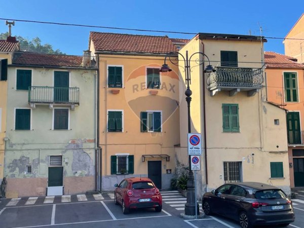 appartamento in vendita a Vado Ligure in zona Porto