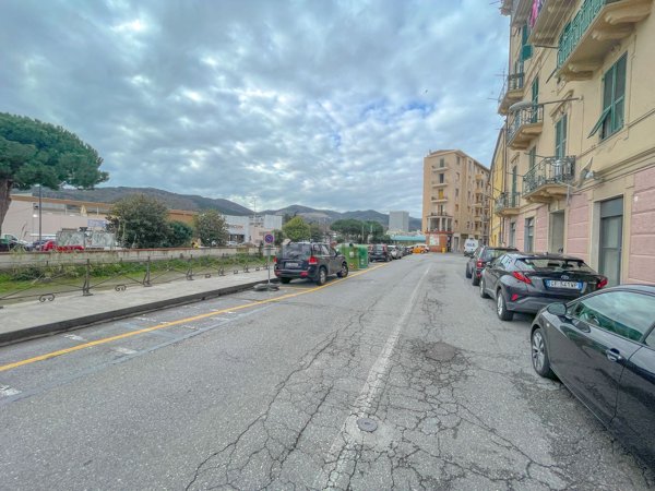 negozio in vendita a Vado Ligure