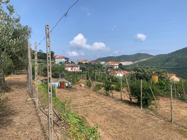 terreno edificabile in vendita a Vado Ligure in zona Segno
