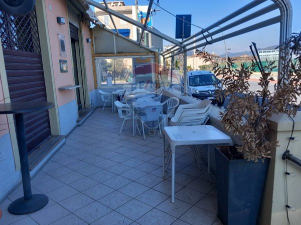 negozio in vendita a Vado Ligure in zona Porto