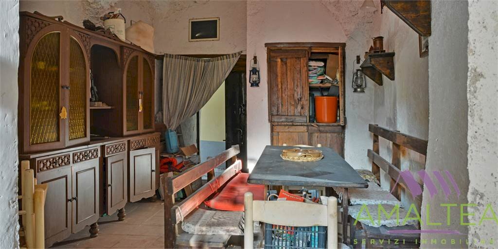 locale di sgombero in vendita a Vado Ligure in zona Sant'Ermete