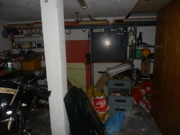 locale di sgombero in vendita a Vado Ligure