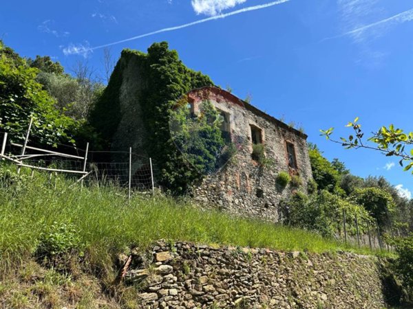 casa indipendente in vendita a Vado Ligure in zona Sant'Ermete