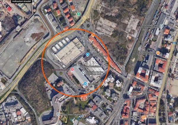 capannone in vendita a Vado Ligure in zona Porto