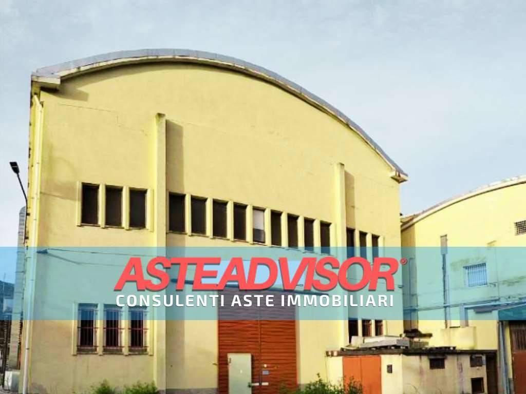 locale commerciale in vendita a Vado Ligure in zona Segno