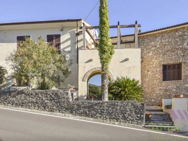 casa indipendente in vendita a Vado Ligure in zona Segno
