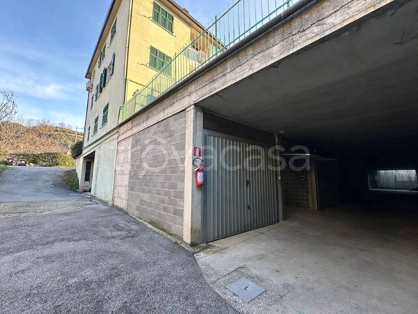 locale di sgombero in vendita a Vado Ligure in zona Valle di Vado