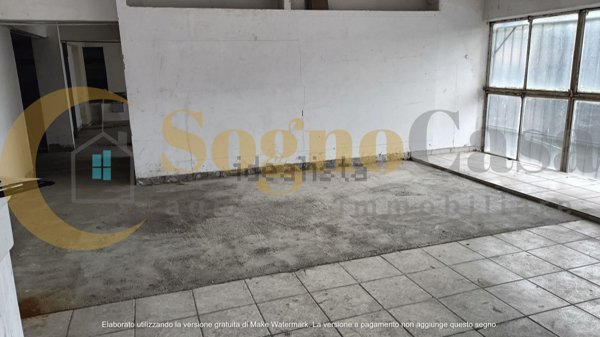 locale di sgombero in vendita a Vado Ligure