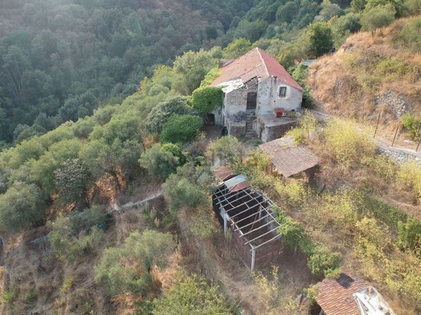 casale in vendita a Vado Ligure