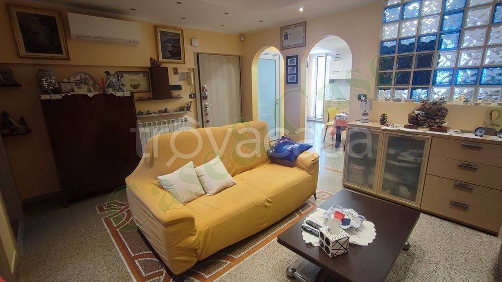 appartamento in vendita a Vado Ligure in zona Porto