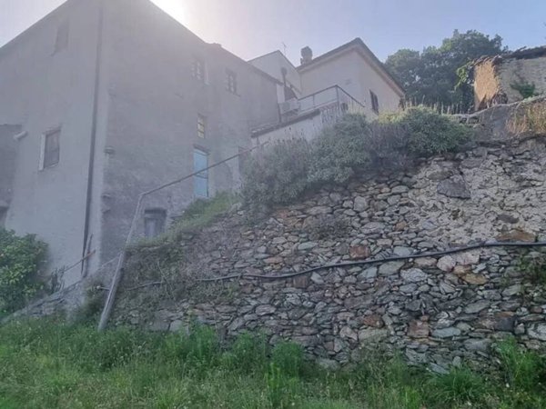 casa indipendente in vendita a Vado Ligure in zona Segno