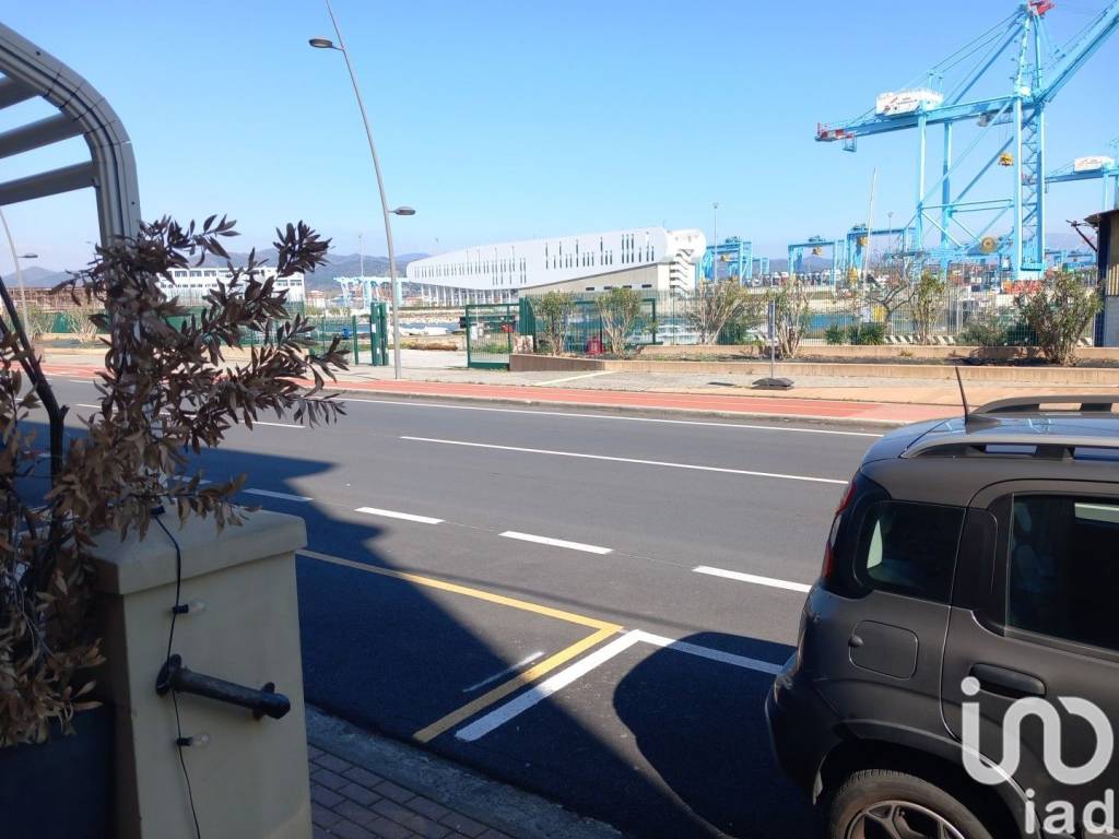 appartamento in vendita a Vado Ligure in zona Porto