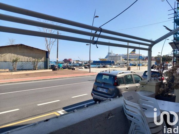 negozio in vendita a Vado Ligure in zona Porto