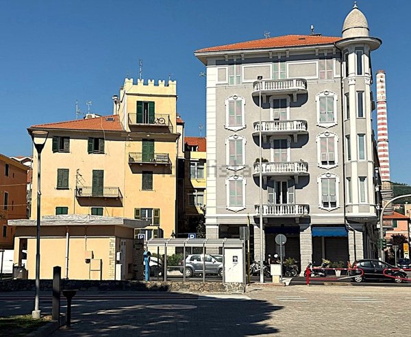 negozio in vendita a Vado Ligure in zona Vado Centro