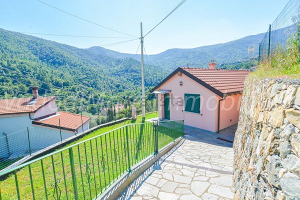 casa indipendente in vendita a Vado Ligure in zona Segno