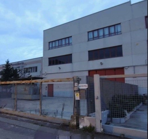 locale di sgombero in vendita a Vado Ligure