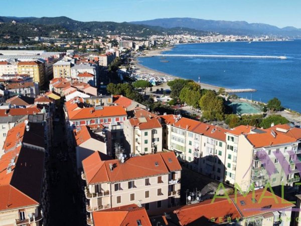 negozio in vendita a Vado Ligure in zona Vado Centro