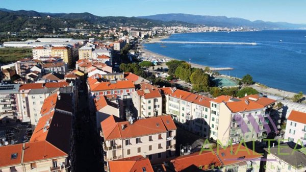 negozio in vendita a Vado Ligure