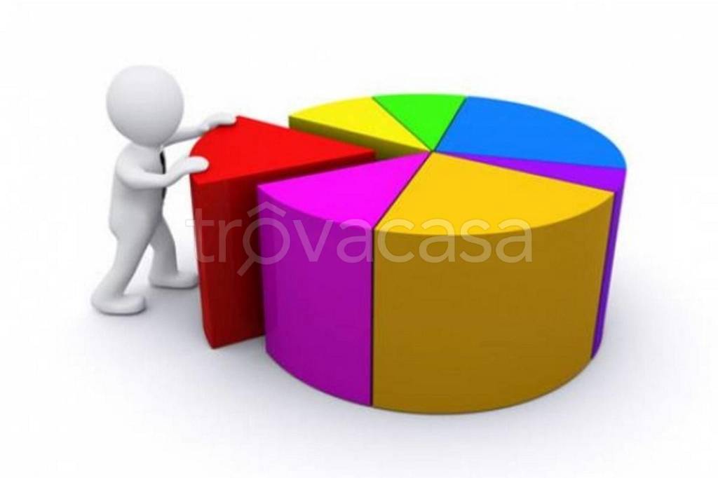 locale commerciale in vendita a Vado Ligure