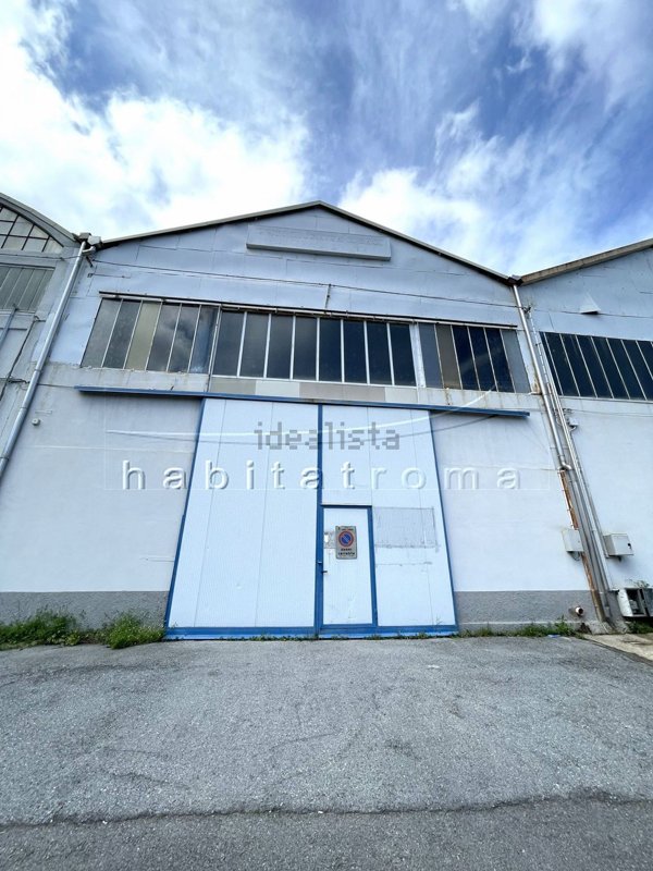 ufficio in vendita a Vado Ligure in zona Valle di Vado