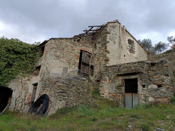 casale in vendita a Vado Ligure