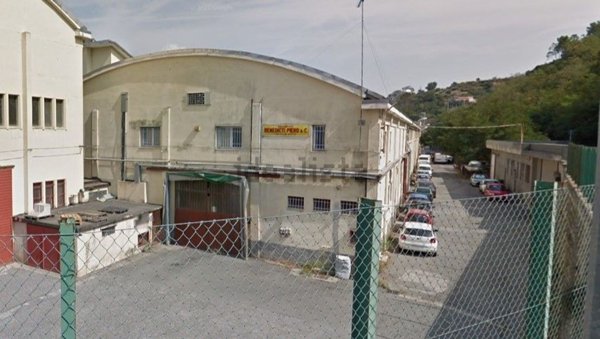 capannone in vendita a Vado Ligure in zona Porto