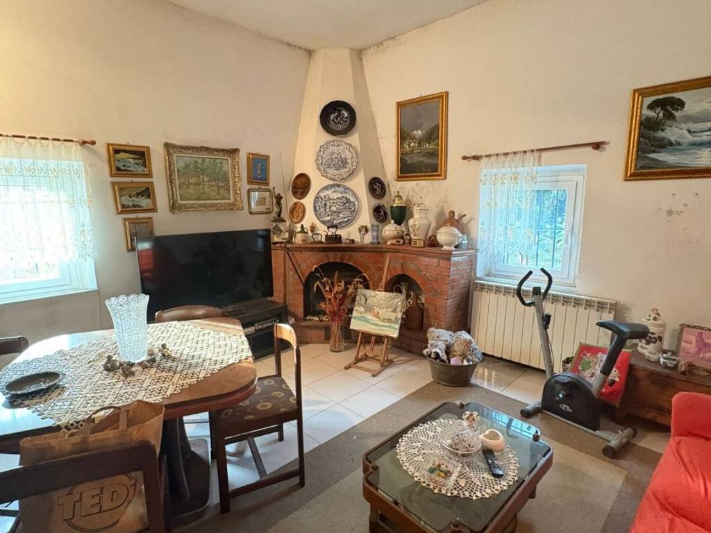 casa indipendente in vendita a Vado Ligure in zona Valle di Vado