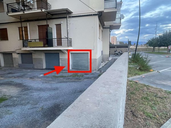 negozio in vendita a Vado Ligure