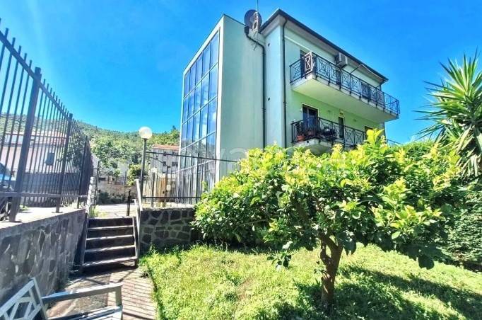 appartamento in vendita a Vado Ligure in zona Sant'Ermete
