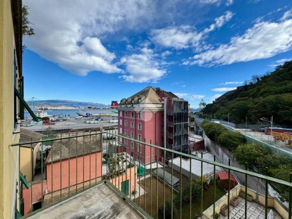 appartamento in vendita a Vado Ligure in zona Porto