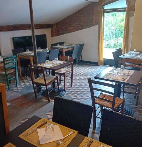 negozio in vendita a Vado Ligure in zona Sant'Ermete