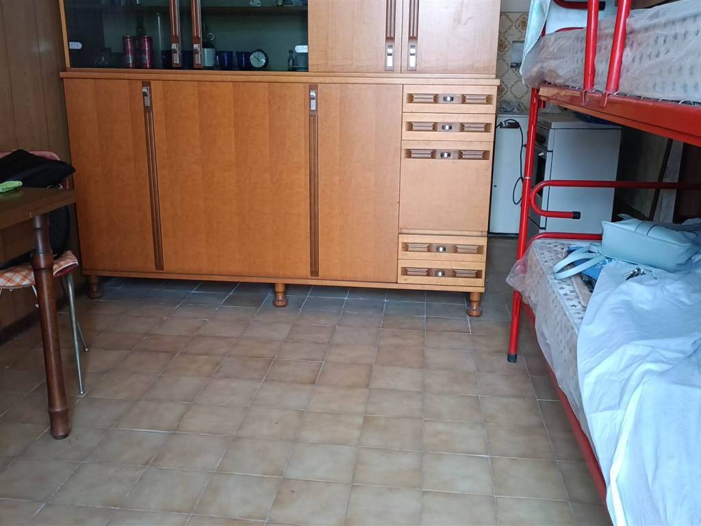 locale di sgombero in vendita a Vado Ligure in zona Vado Centro