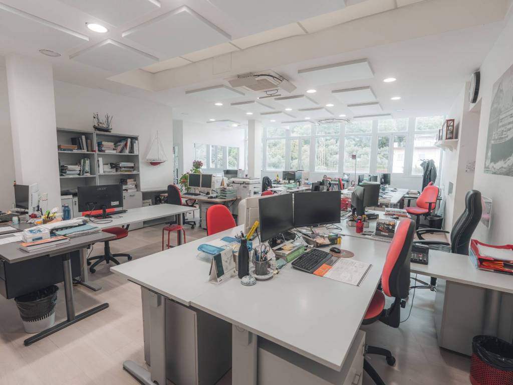 ufficio in vendita a Vado Ligure in zona Valle di Vado