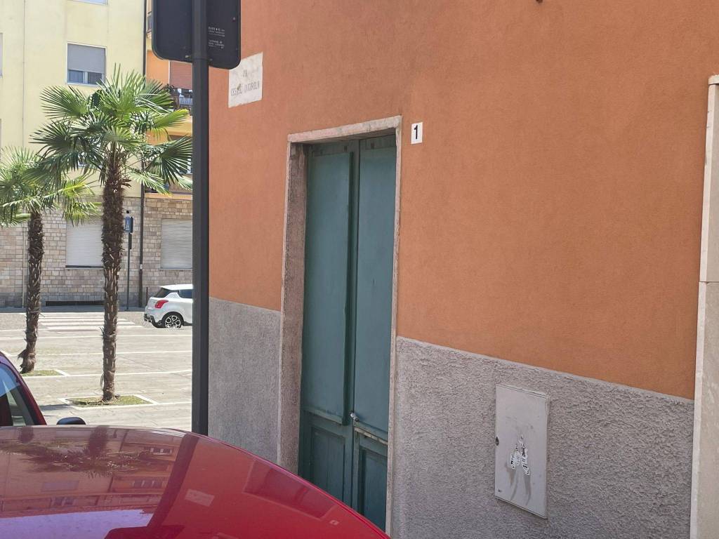 locale commerciale in vendita a Vado Ligure in zona Vado Centro