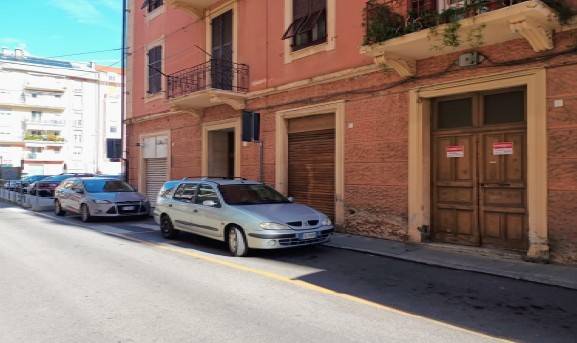 locale commerciale in vendita a Vado Ligure in zona Vado Centro