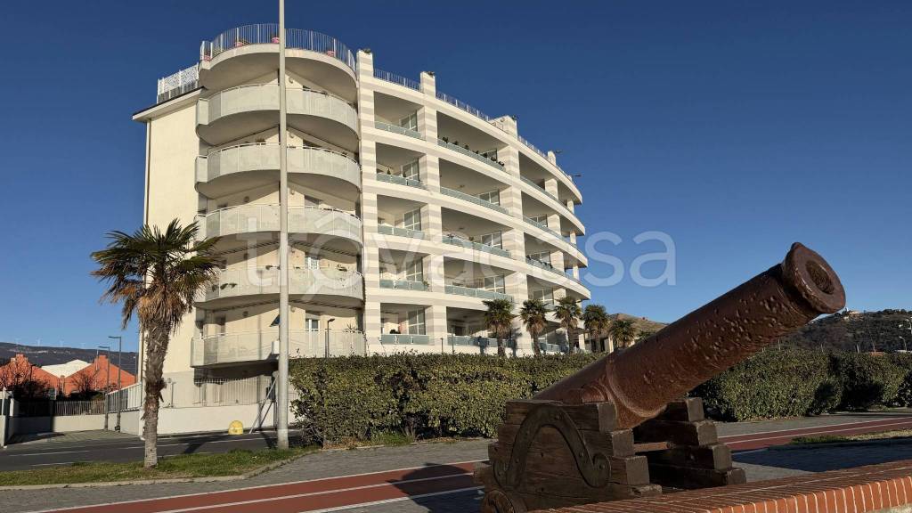 appartamento in vendita a Vado Ligure in zona Porto