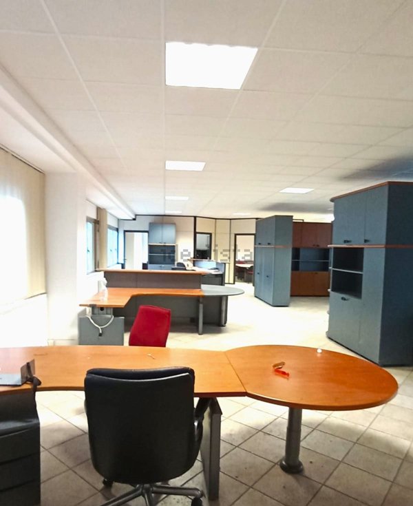 ufficio in vendita a Vado Ligure in zona Valle di Vado