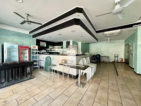 negozio in vendita a Vado Ligure in zona Vado Centro