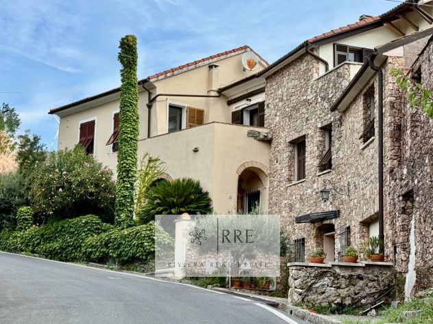casa indipendente in vendita a Vado Ligure in zona Segno