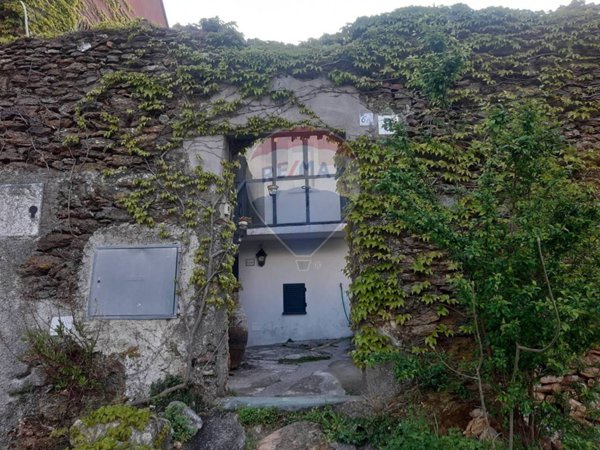 casa indipendente in vendita a Vado Ligure in zona Segno