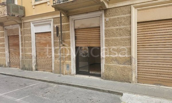 locale di sgombero in vendita a Vado Ligure