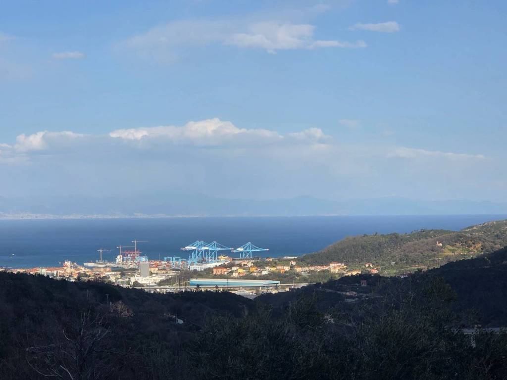 appartamento in vendita a Vado Ligure in zona Segno
