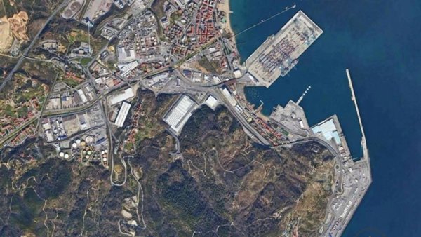 ufficio in vendita a Vado Ligure in zona Porto