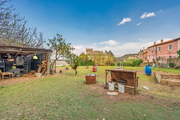 casa indipendente in vendita a Vado Ligure in zona Valle di Vado