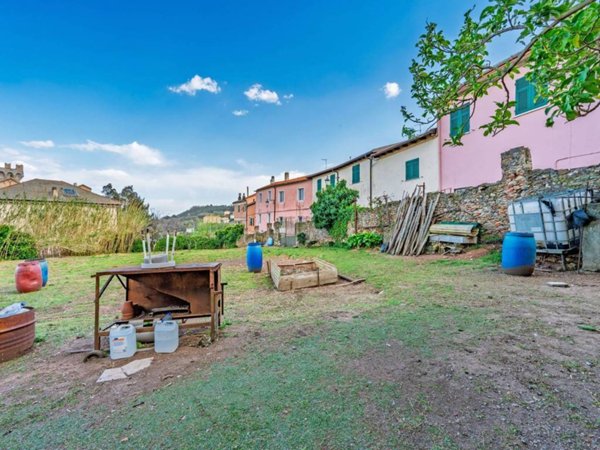 casa indipendente in vendita a Vado Ligure in zona Vado Centro