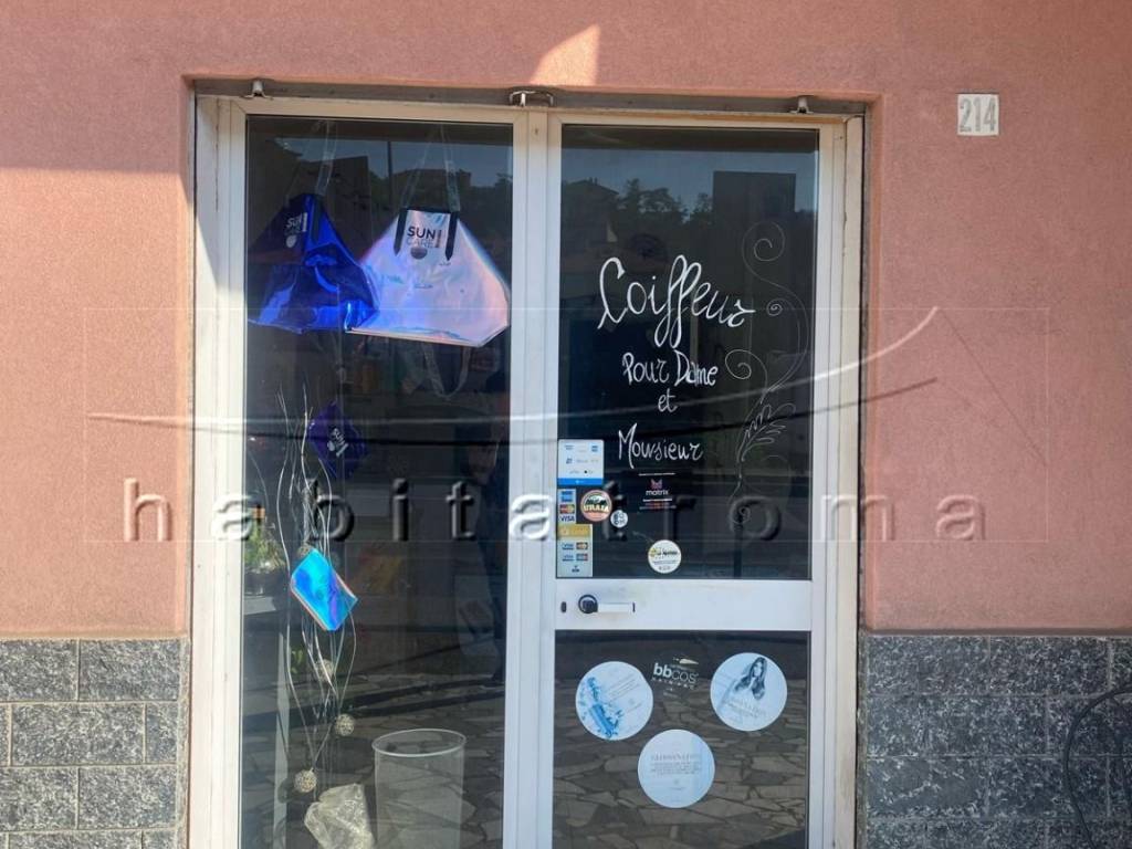 negozio in vendita a Vado Ligure in zona Valle di Vado