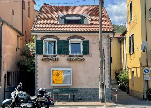 casa semindipendente in vendita a Vado Ligure in zona Vado Centro